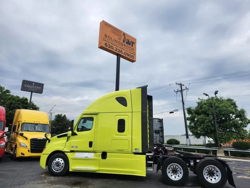 2025 Freightliner Cascadia - Sleeper