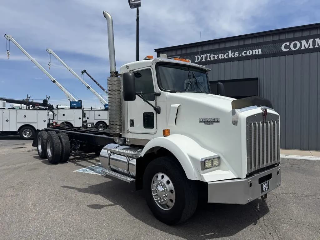 2001 Kenworth T800 Tandem Axle Cab Chassis - Chassis