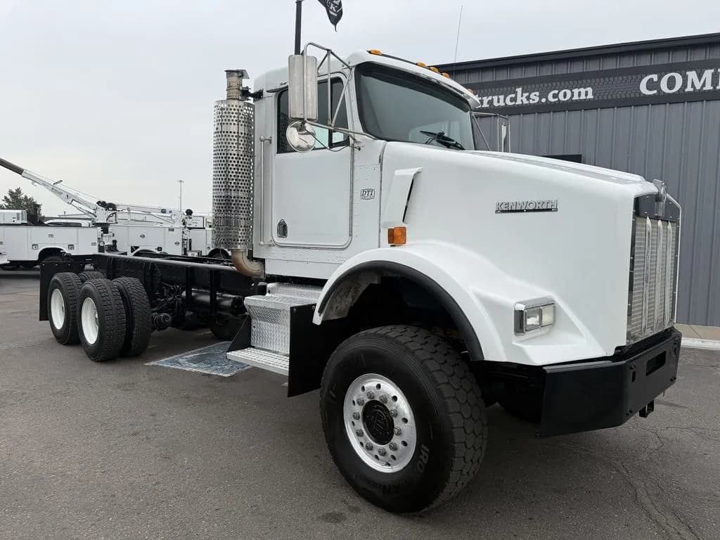 2000 Kenworth T800 6X6 Cab Chassis - Chassis