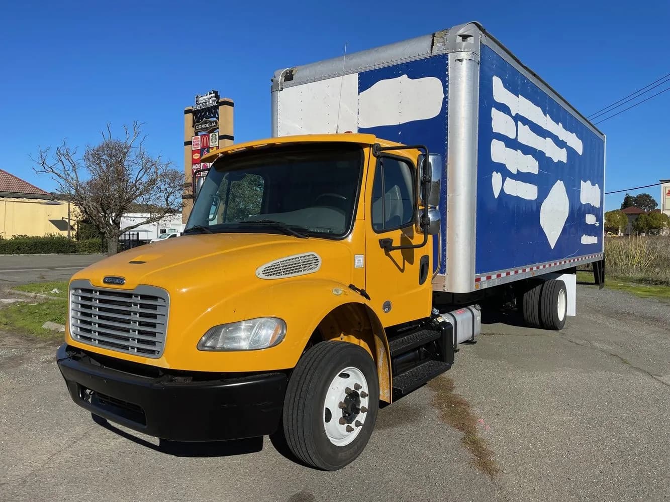 2019 Freightliner M2 106 - Box