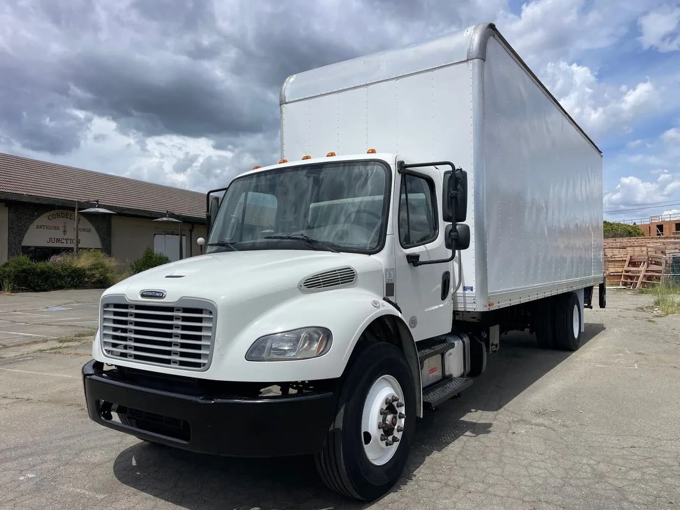 2019 Freightliner M2 106 - Box