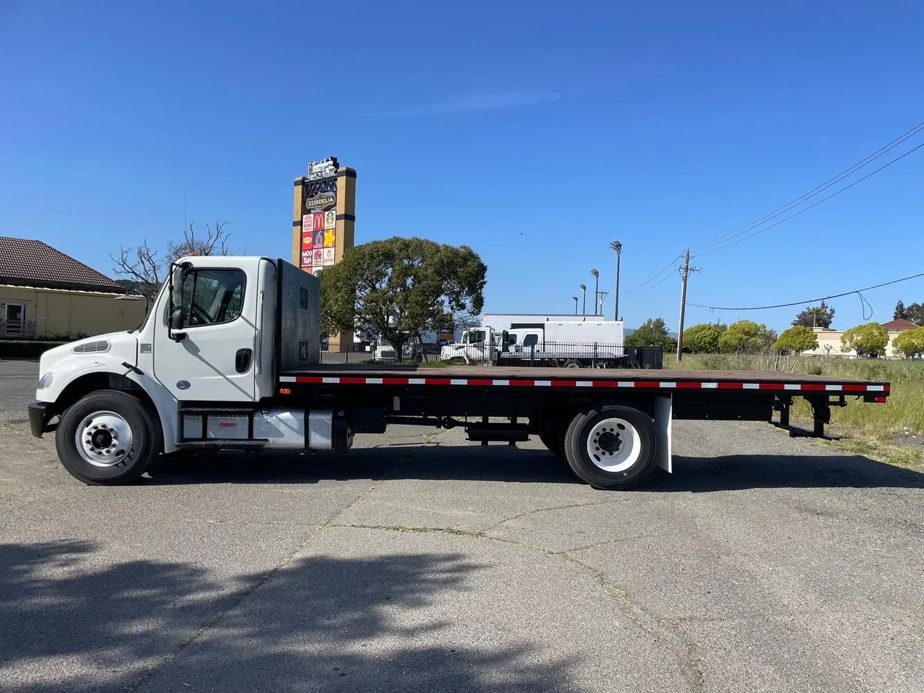 2018 Freightliner M2 106 - Flatbed