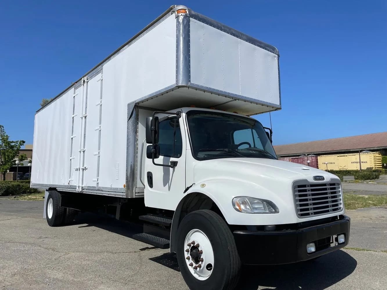 2017 Freightliner M2 106 - Box