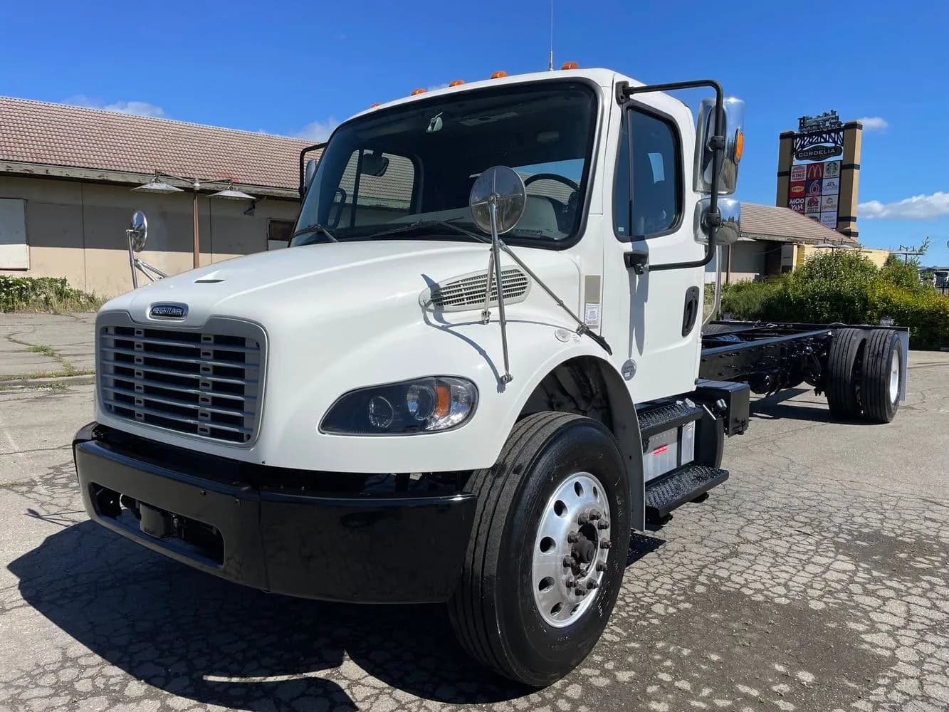 2020 Freightliner M2 106 - Tow