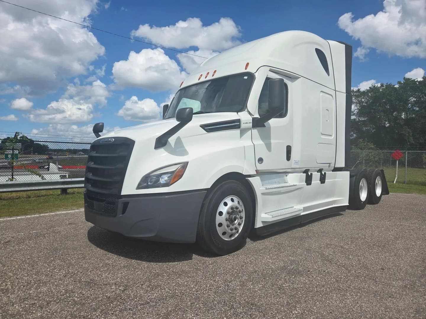 2024 Freightliner Cascadia - Sleeper