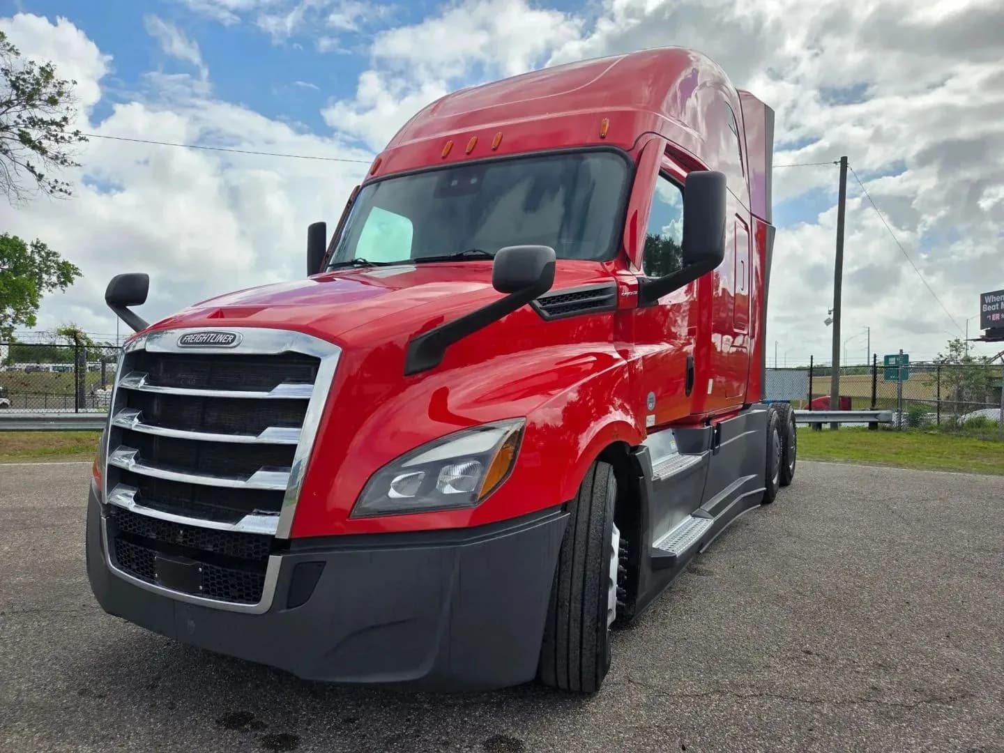 2023 Freightliner Cascadia - Sleeper