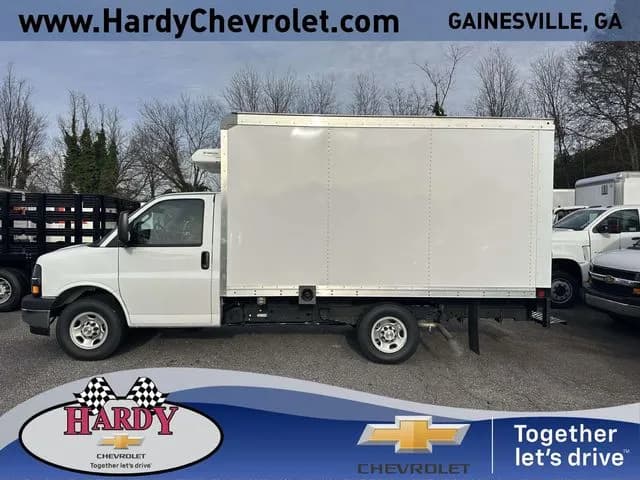 2025 Chevrolet Express 3500