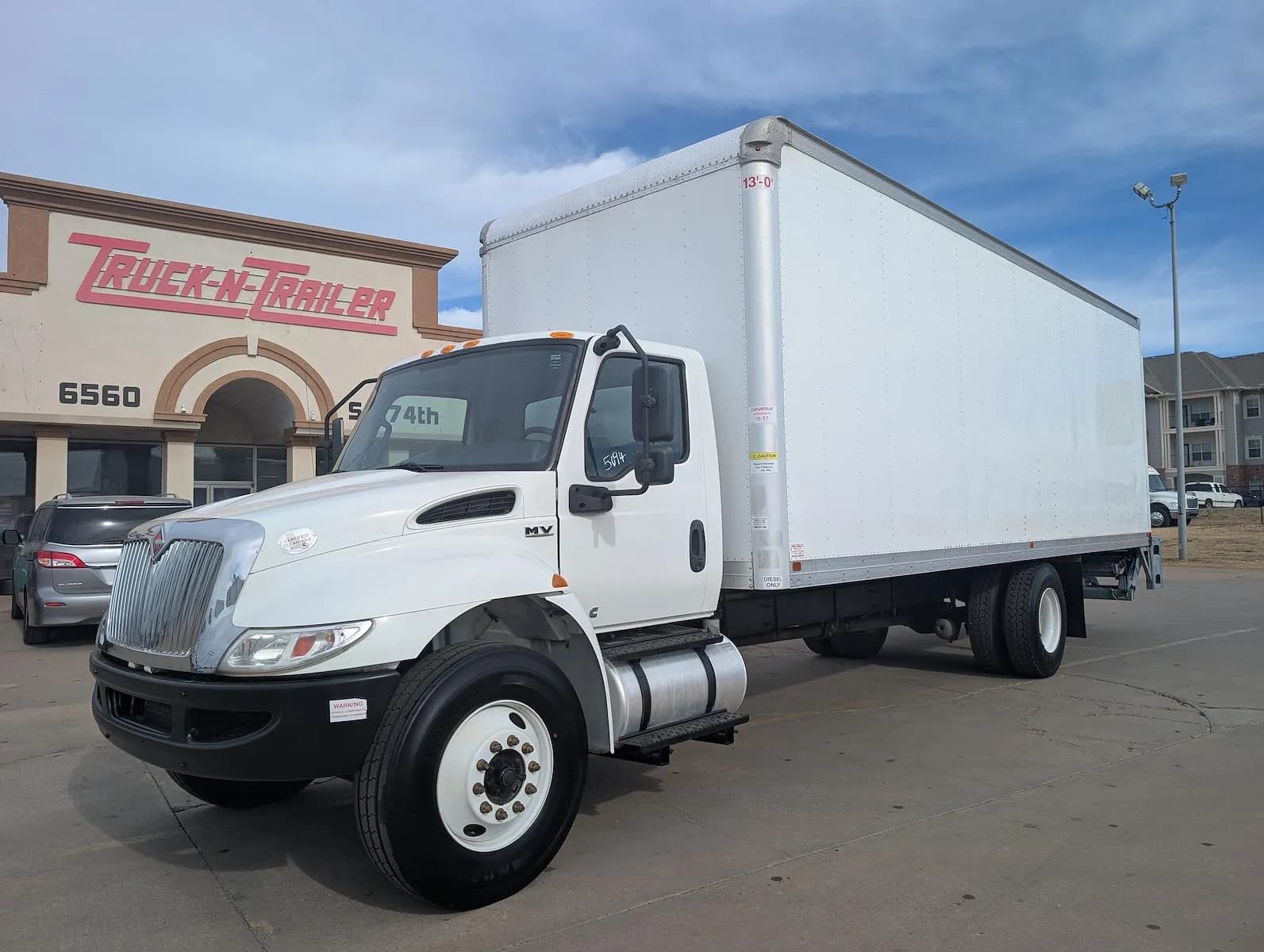 2022 International IHC MV607 - 26' - Box