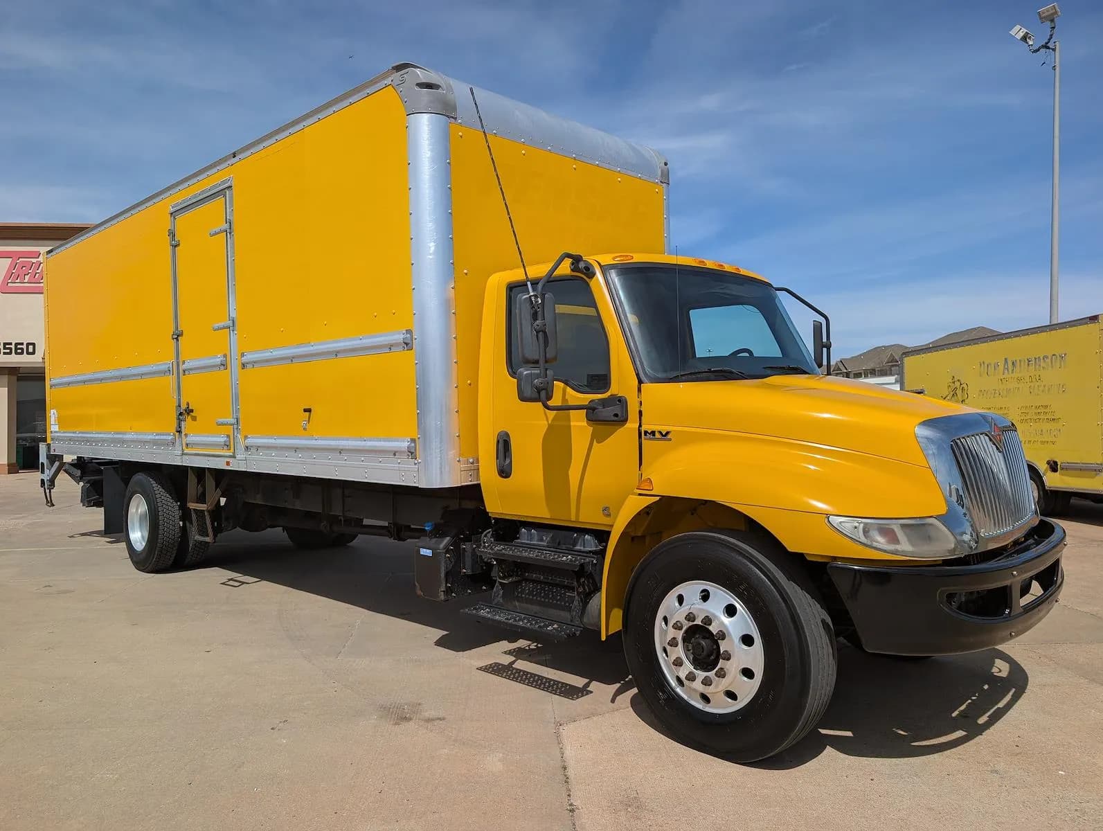 2020 International MV 26' - Box
