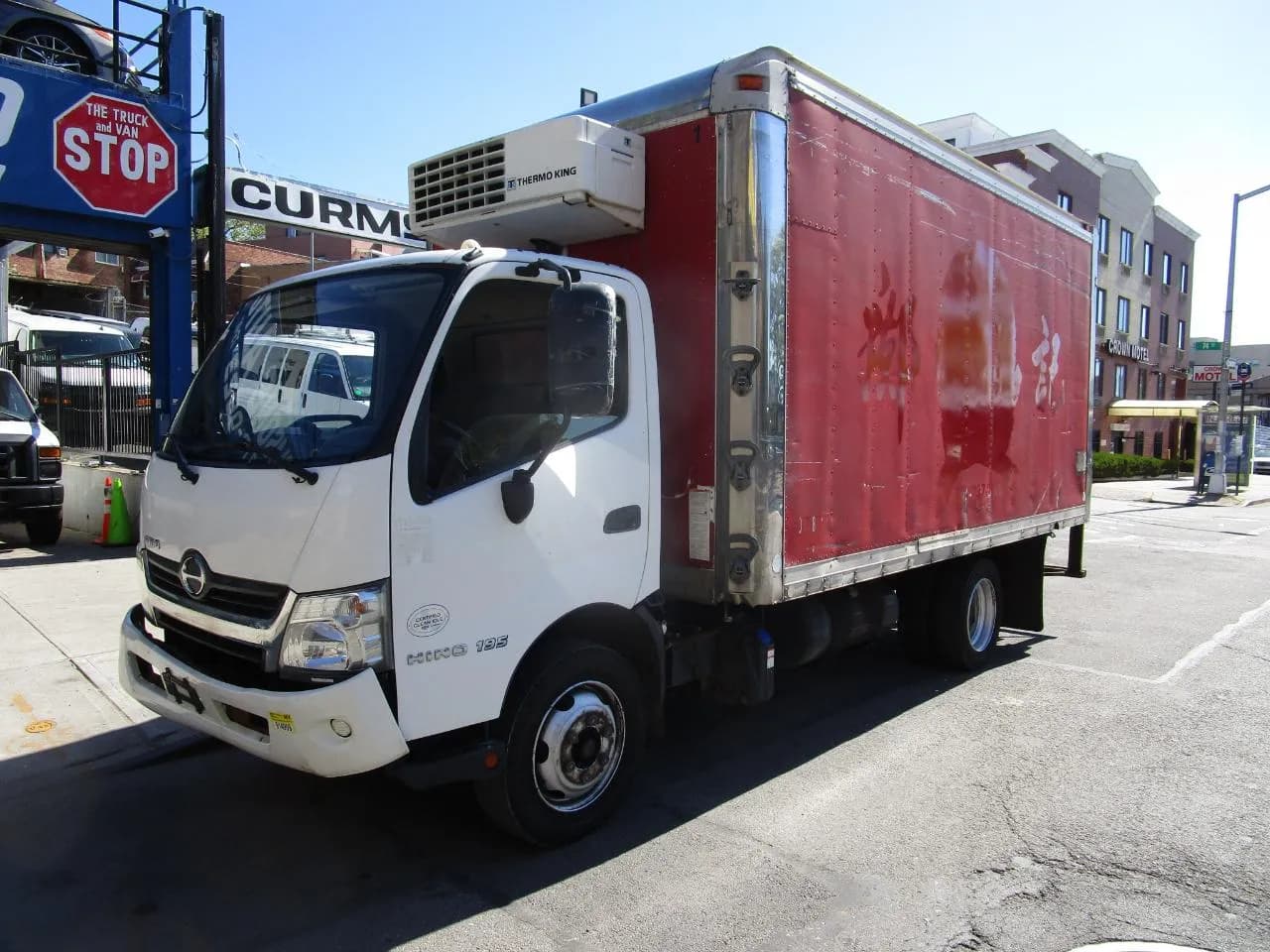 2017 Hino 195 - Box