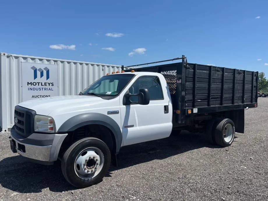 2007 Ford F450 12’ - Dump