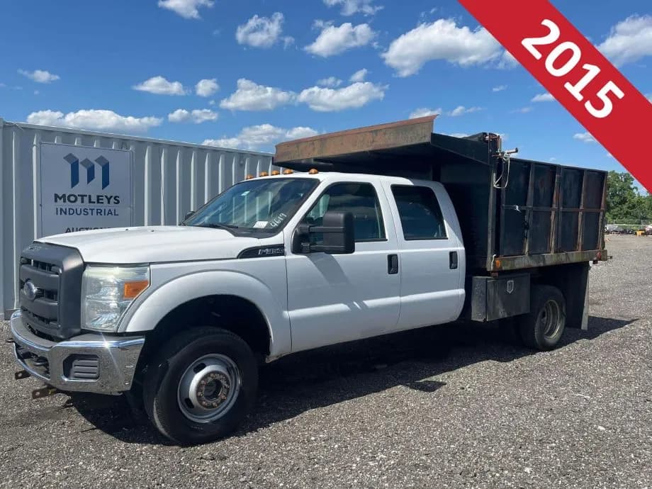 2015 Ford F350 XLT SD Crew Cab - Dump