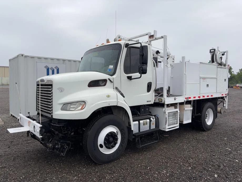 2011 Freightliner M2 106
