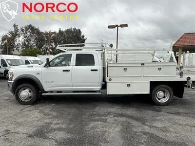 2022 Ram 5500 ,12' cont body c/c - Chassis
