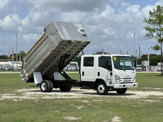 2018 Isuzu NPR Crew Cab GAS - Dump