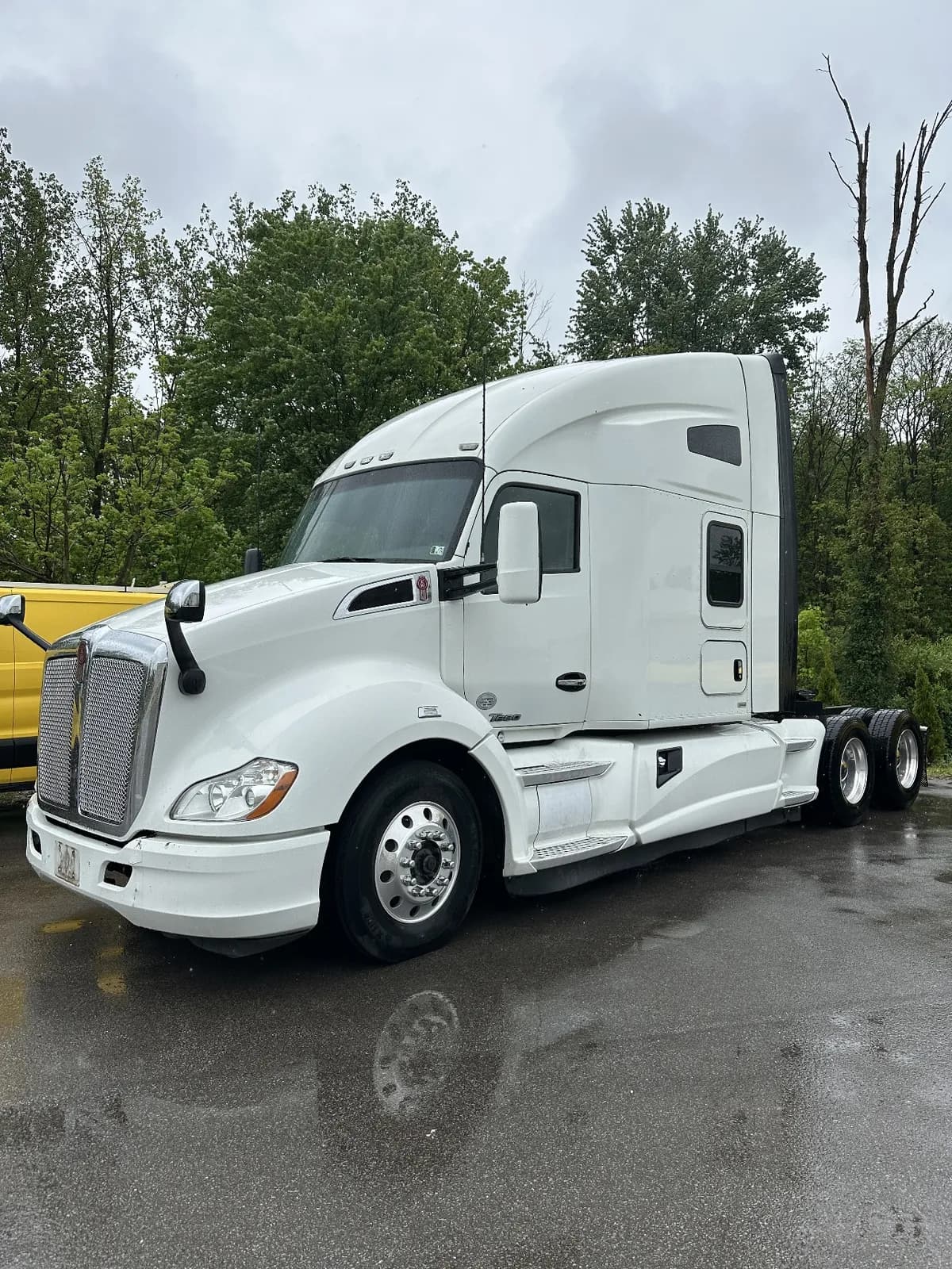 2016 Kenworth T680 Tandem Axle - Sleeper