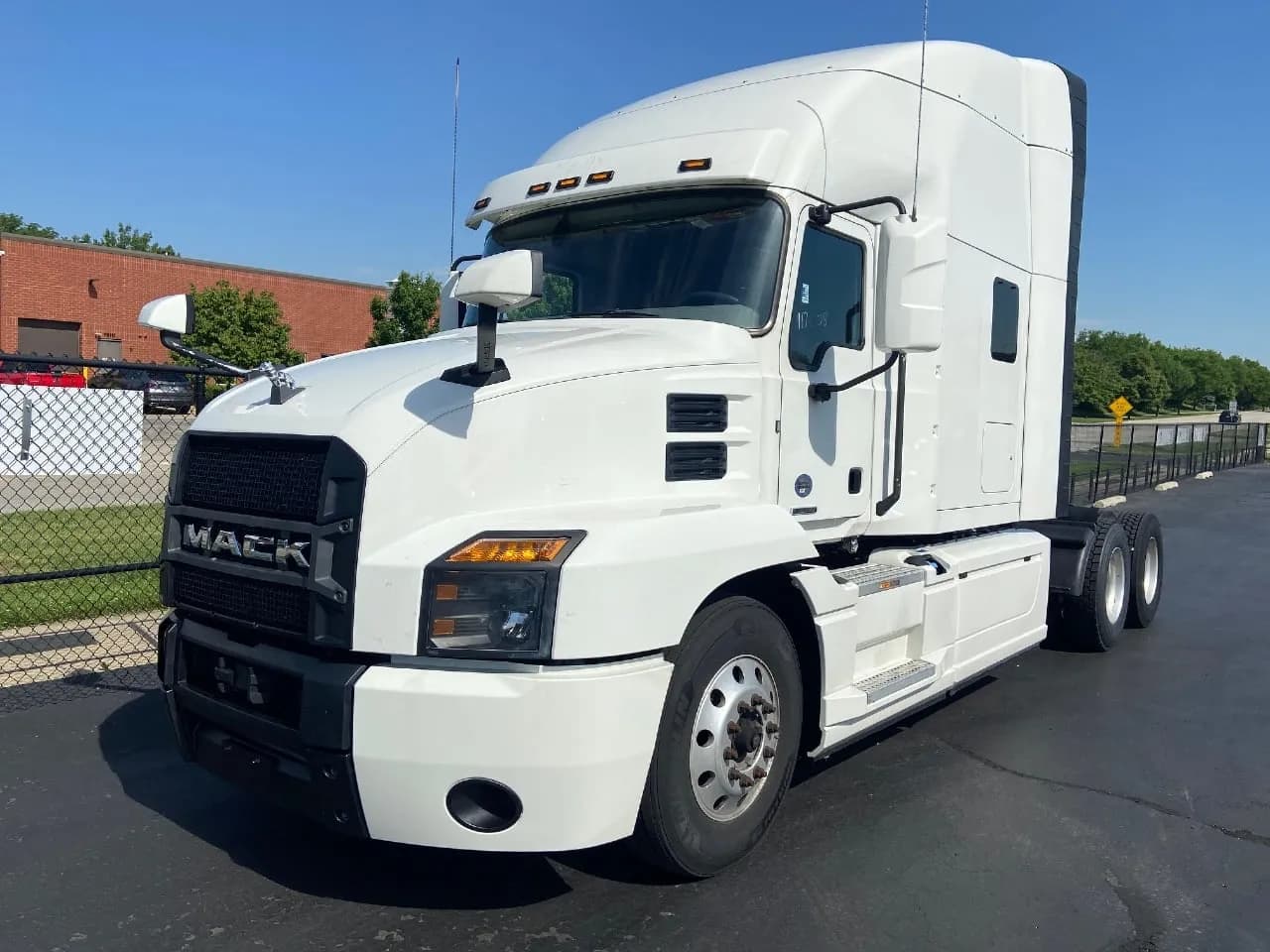 2021 Mack AN64T - Sleeper