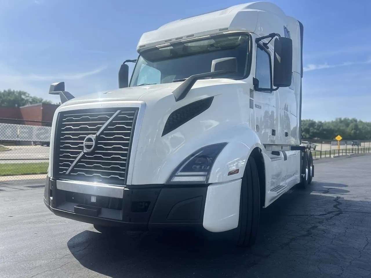 2022 Volvo VNL64T760 - Sleeper