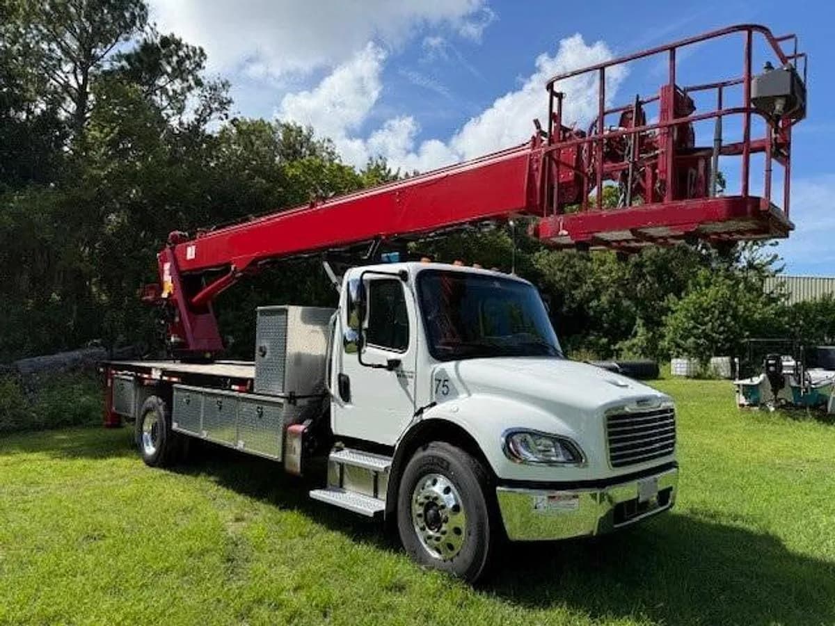 2022 Freightliner M2 106