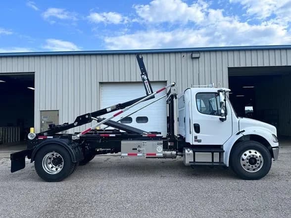 2025 Freightliner Business Class M2