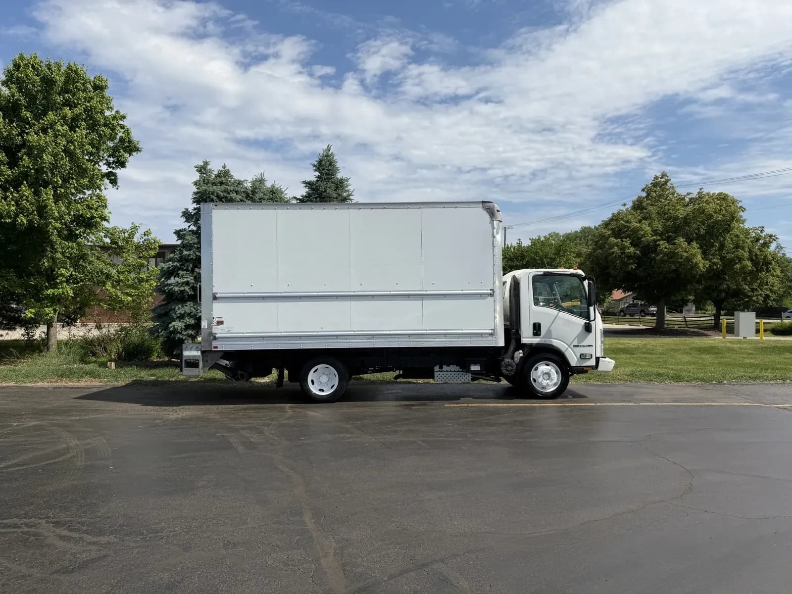 2018 Isuzu NPR - Box