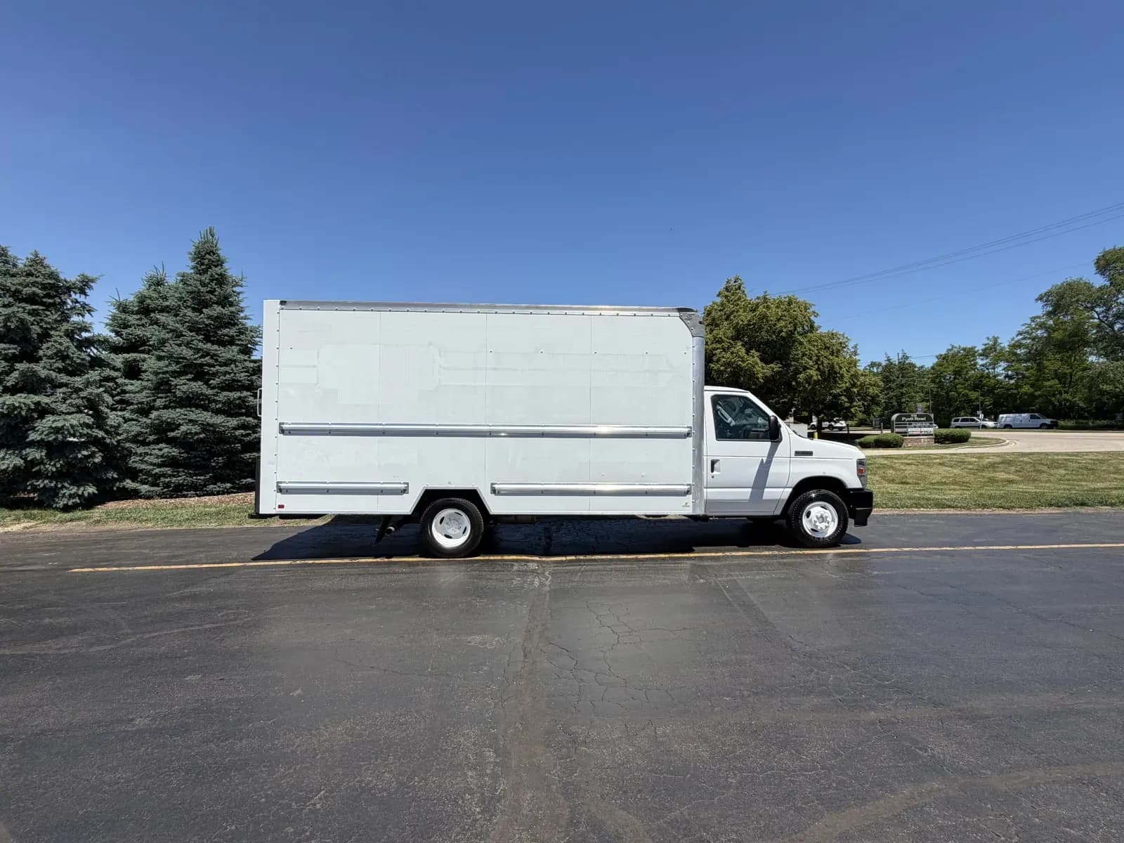 2022 Ford E-350