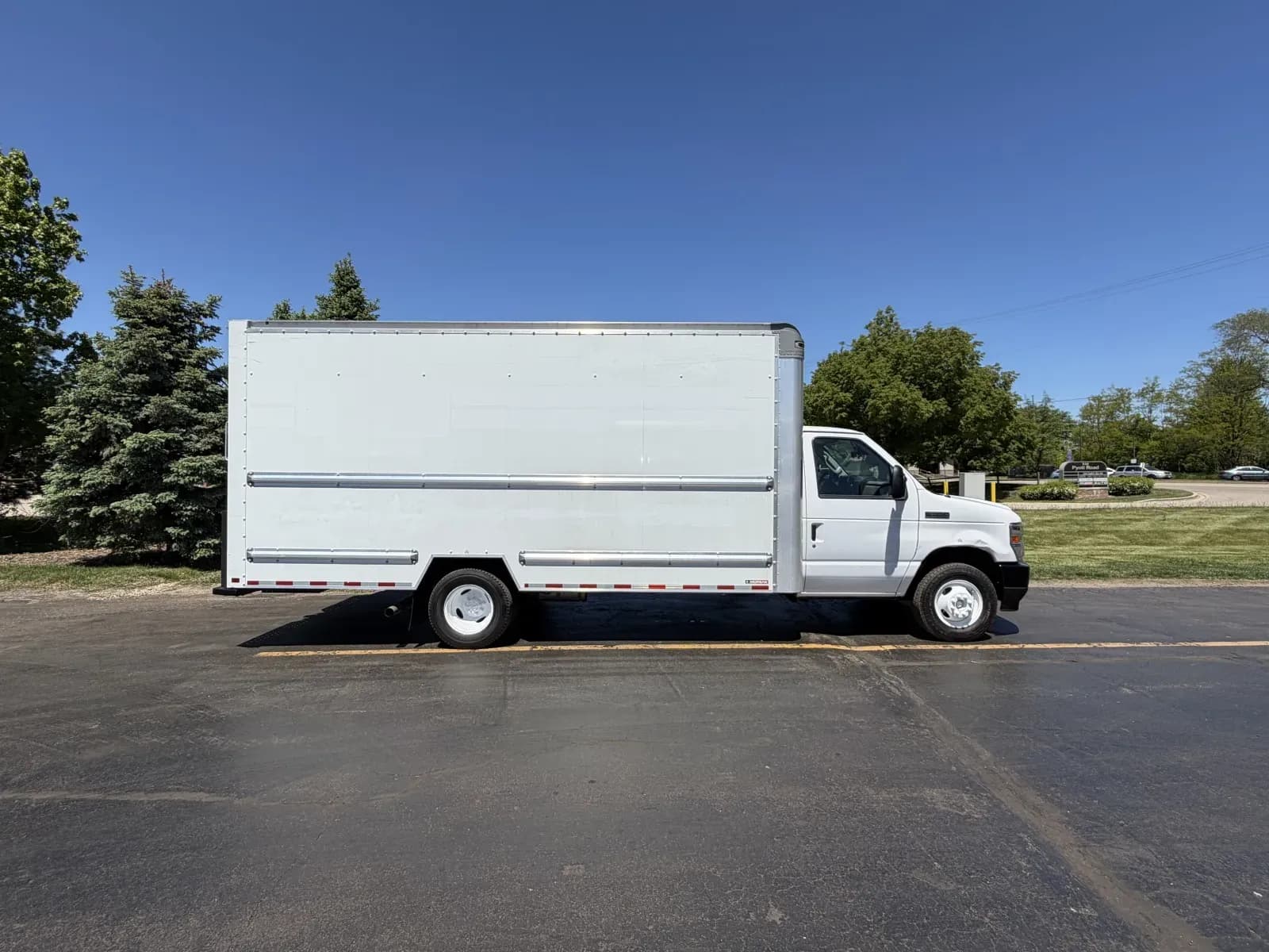 2022 Ford E-350 - Box