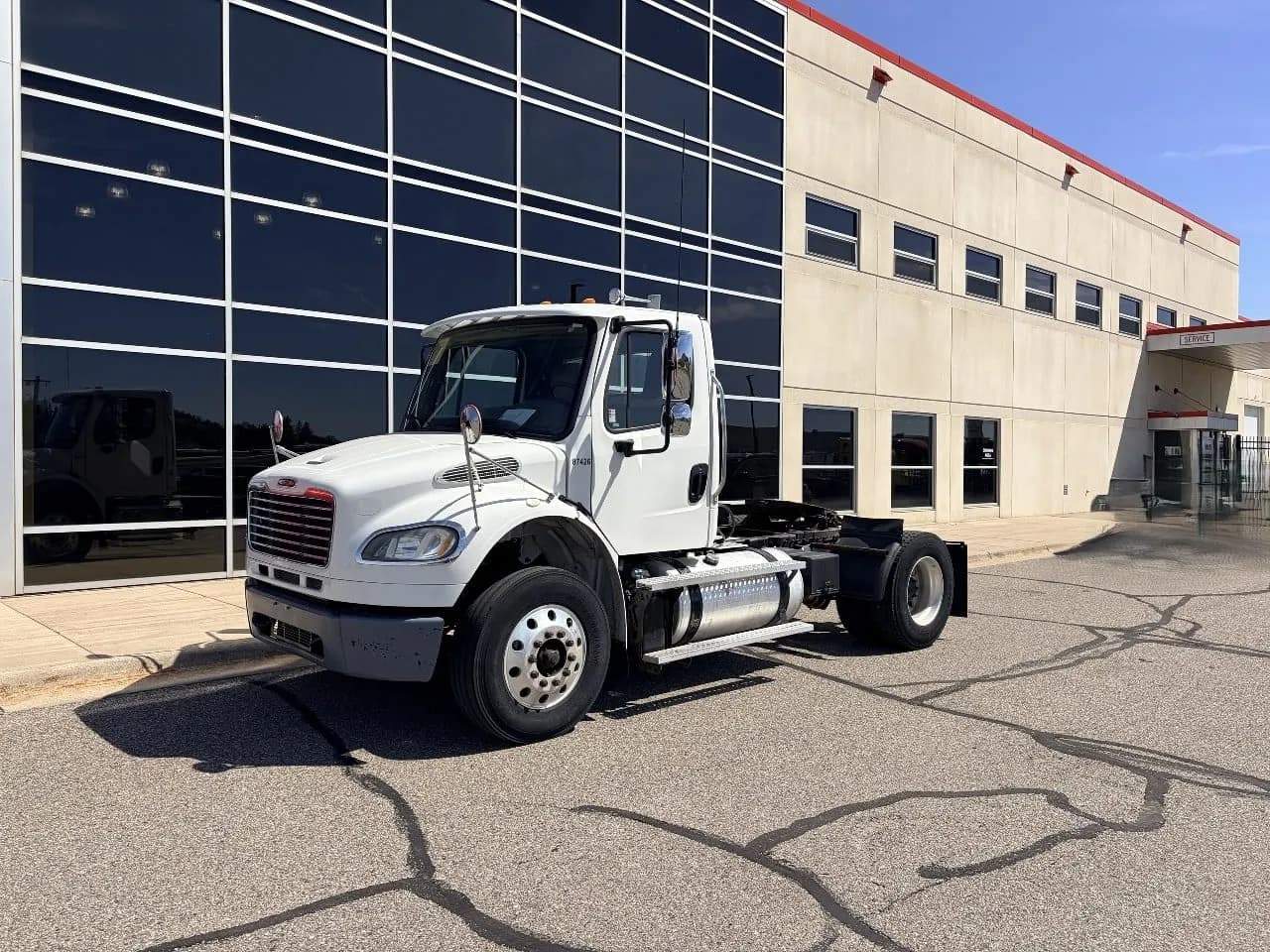 2017 Freightliner M2106 Single Axle Daycab - Day Cab