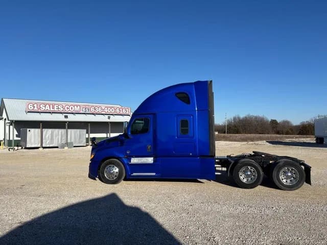 2020 Freightliner Cascadia - Sleeper