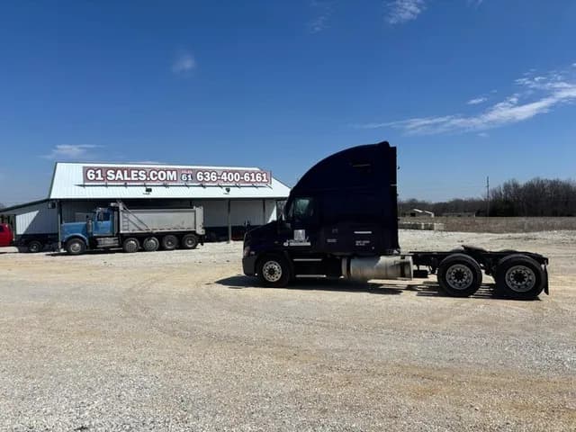 2015 Freightliner Cascadia - Sleeper