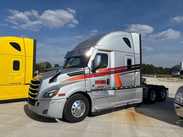 2023 Freightliner Cascadia - Sleeper