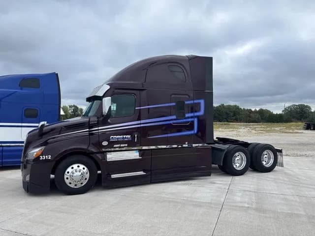 2023 Freightliner Cascadia - Sleeper