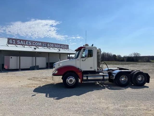 2005 Freightliner Columbia - Day Cab