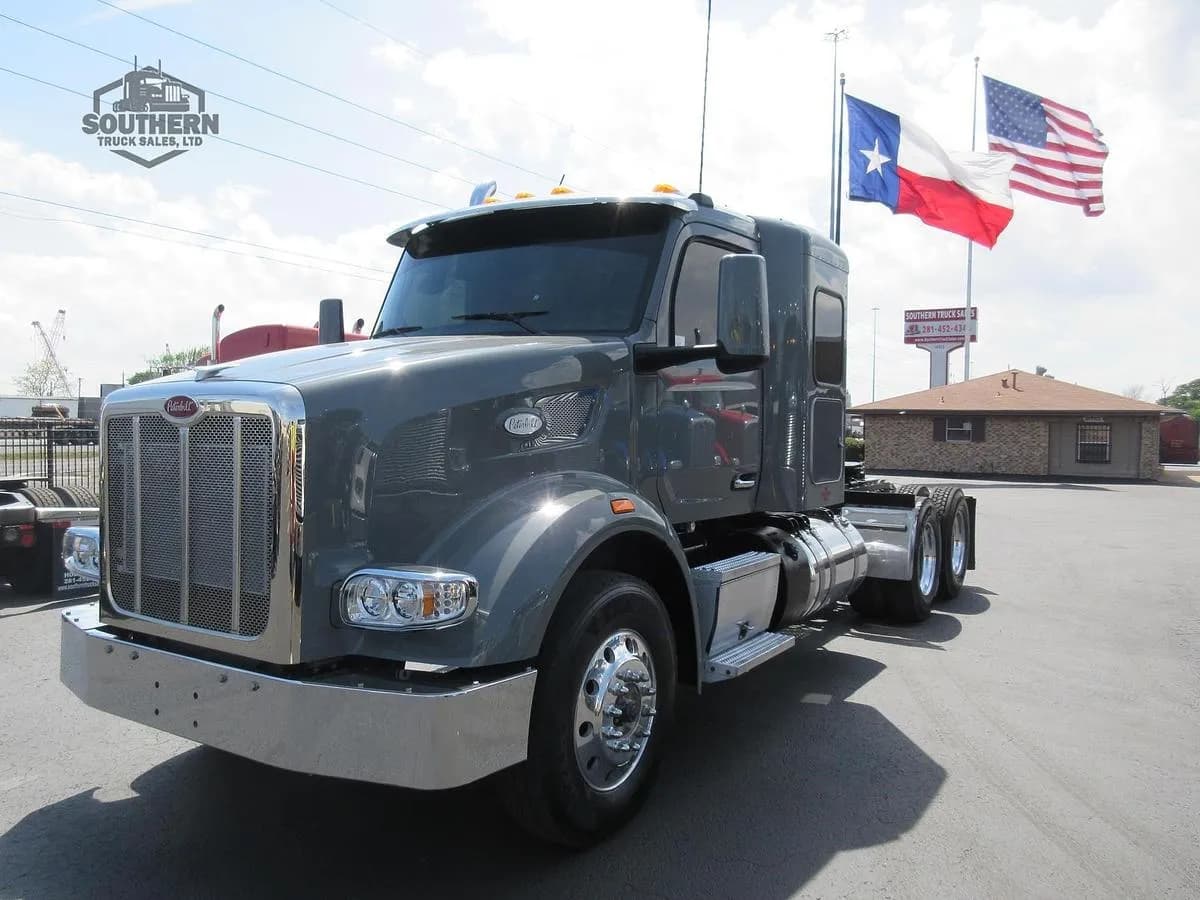 2023 Peterbilt 567