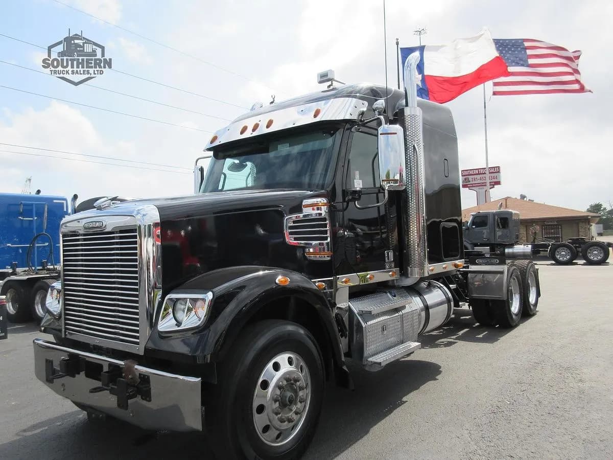 2023 Freightliner Coronado