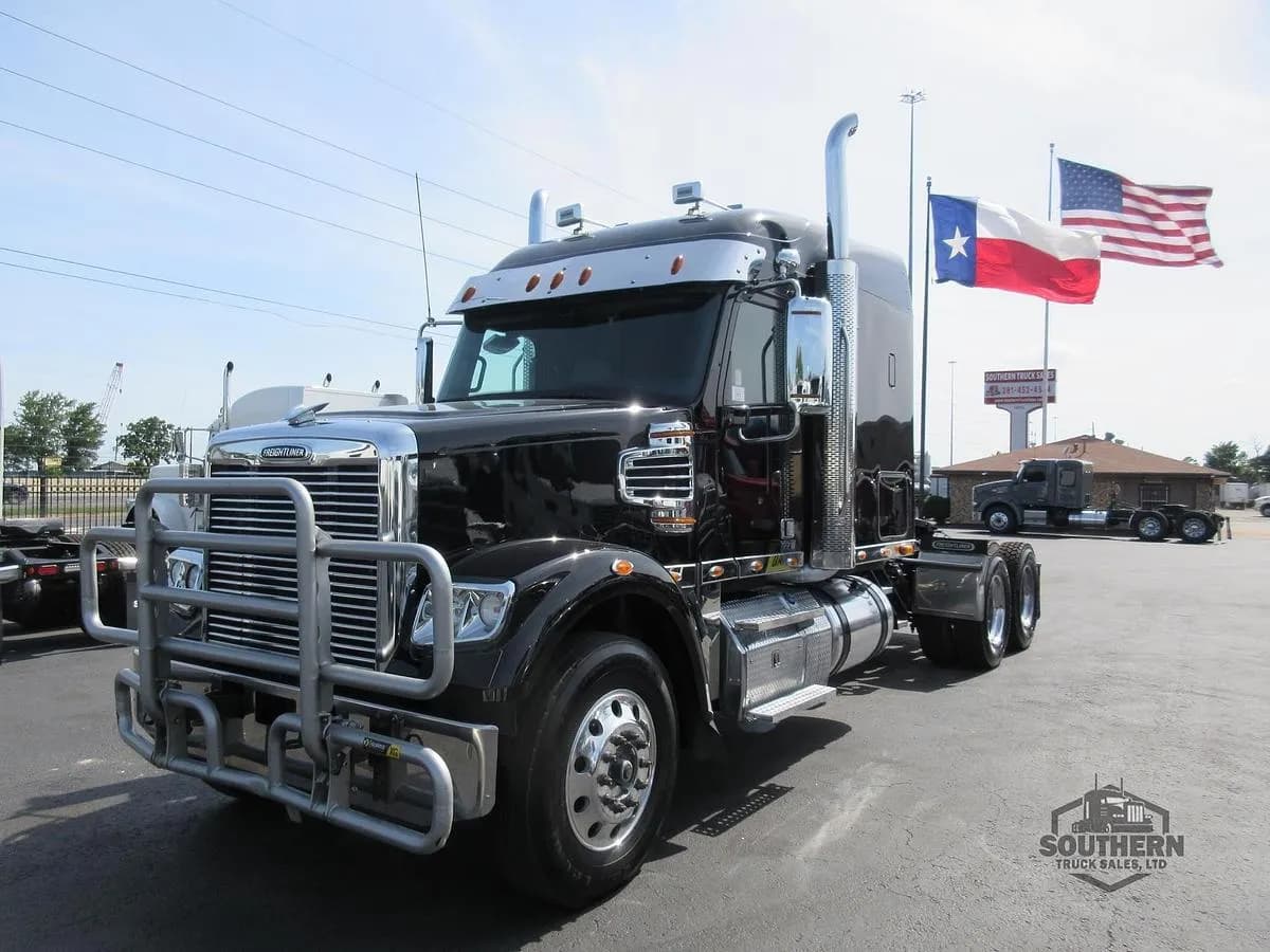 2023 Freightliner Coronado