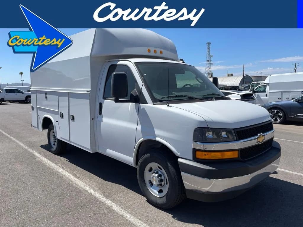 2025 Chevrolet Express 3500 - Service