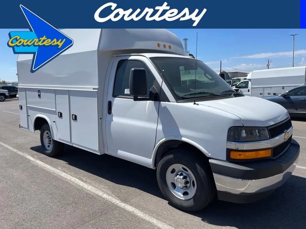 2025 Chevrolet Express 3500 - Service