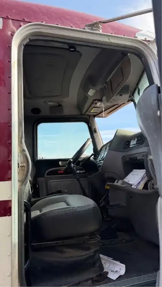 2018 Peterbilt 389 Cab
