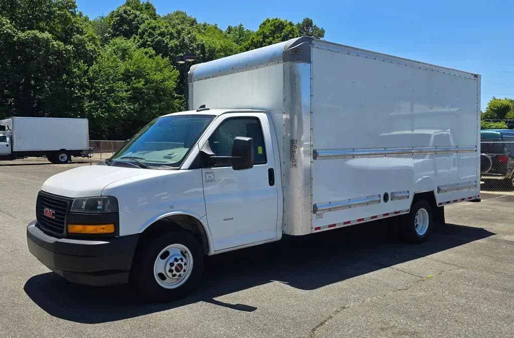 2021 GMC Savana 3500 - Box
