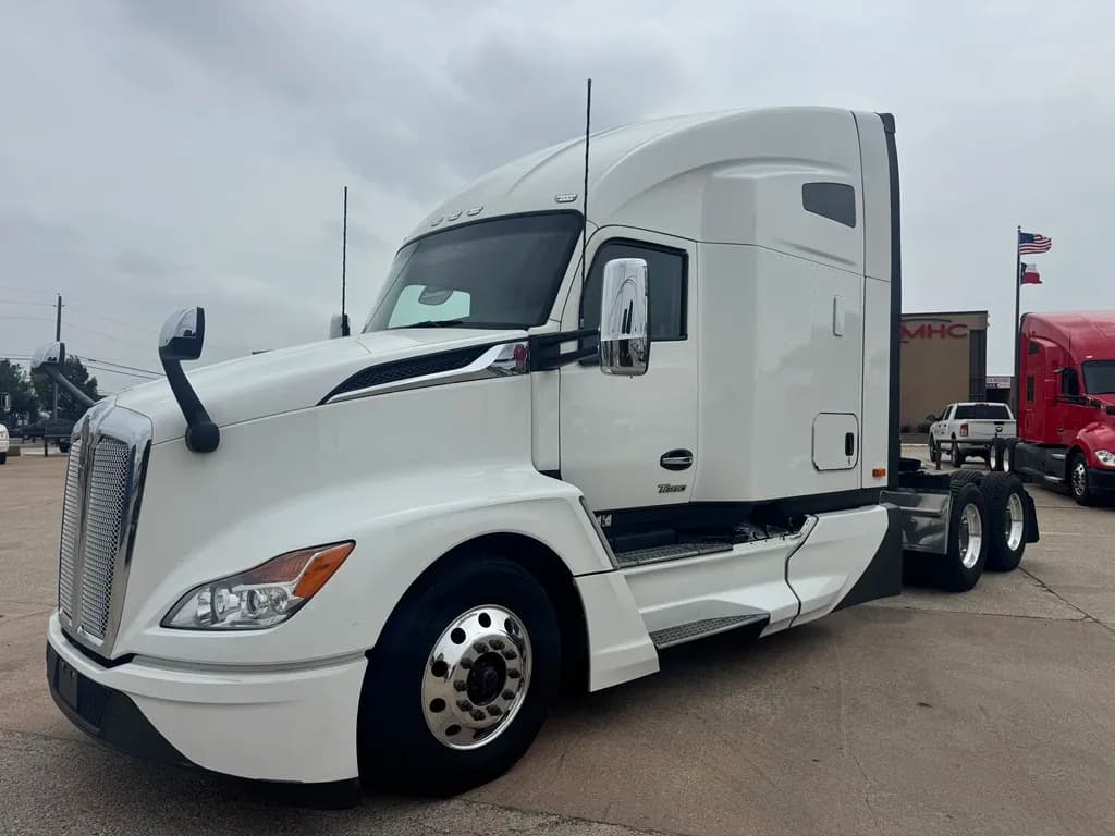 2022 Kenworth T680 - - Sleeper