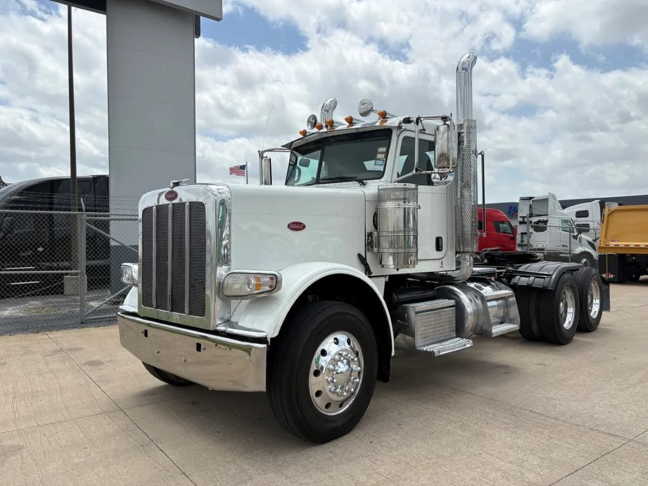 2023 Peterbilt 389 - B3444 - Day Cab