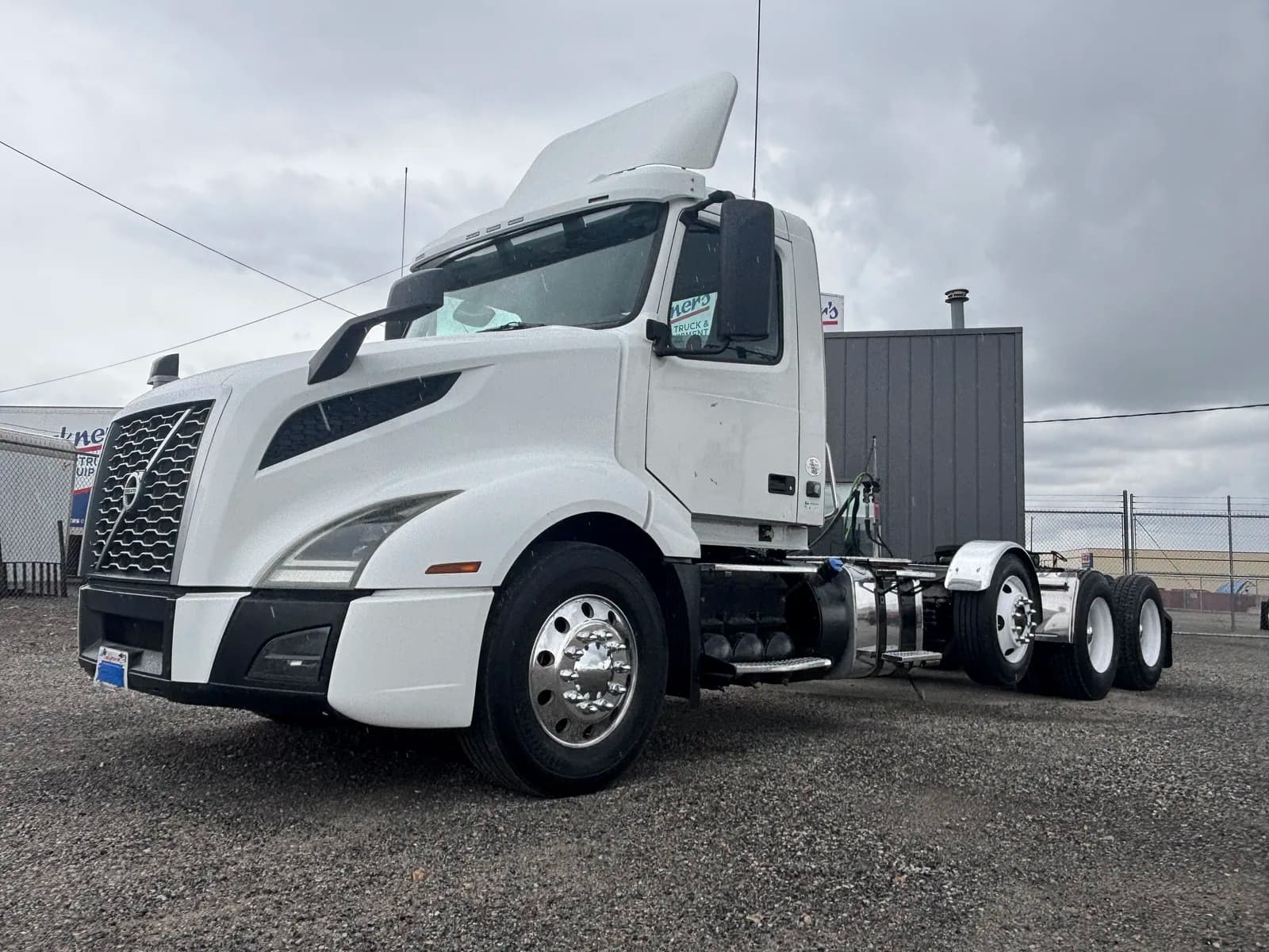 2019 Volvo VNL84T300 - - Day Cab