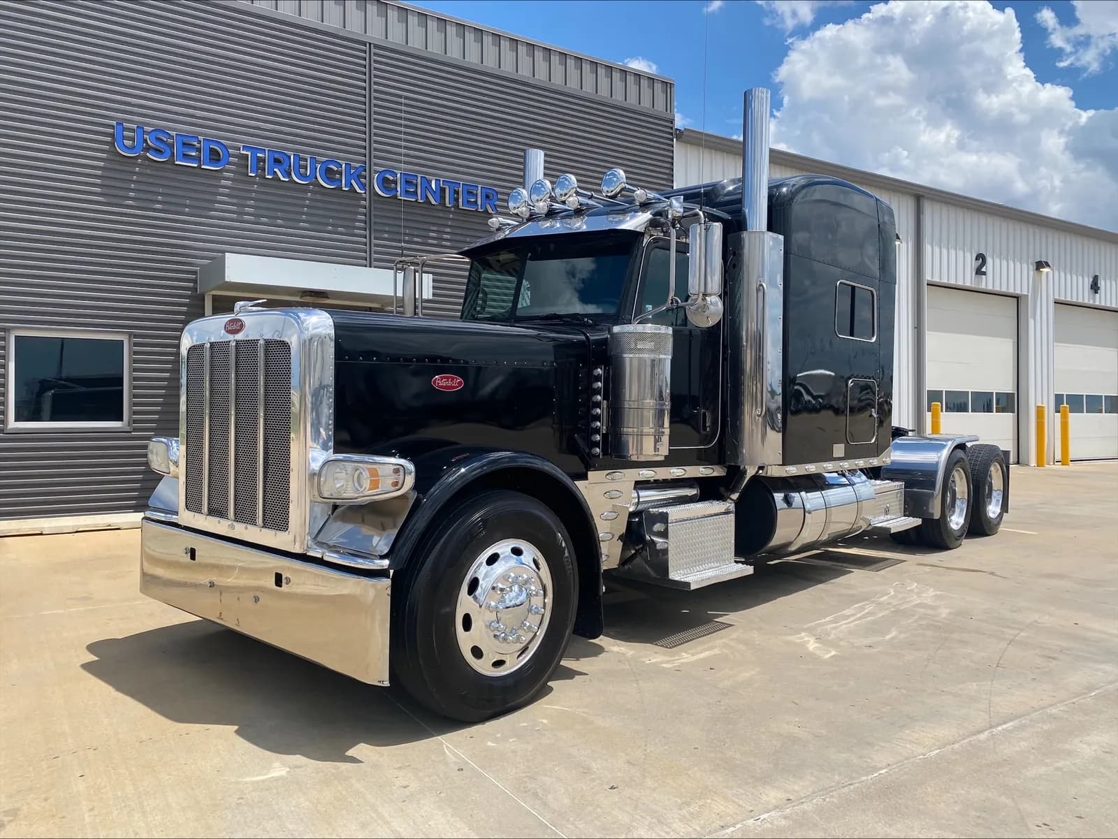 2019 Peterbilt 389 - - Sleeper