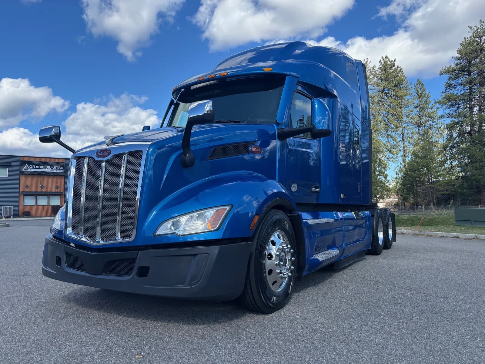 2022 Peterbilt 579 - - Sleeper