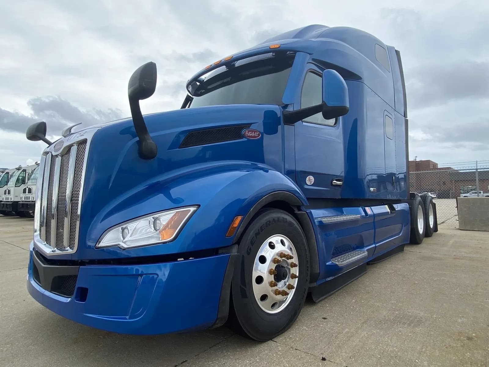 2022 Peterbilt 579 - - Sleeper