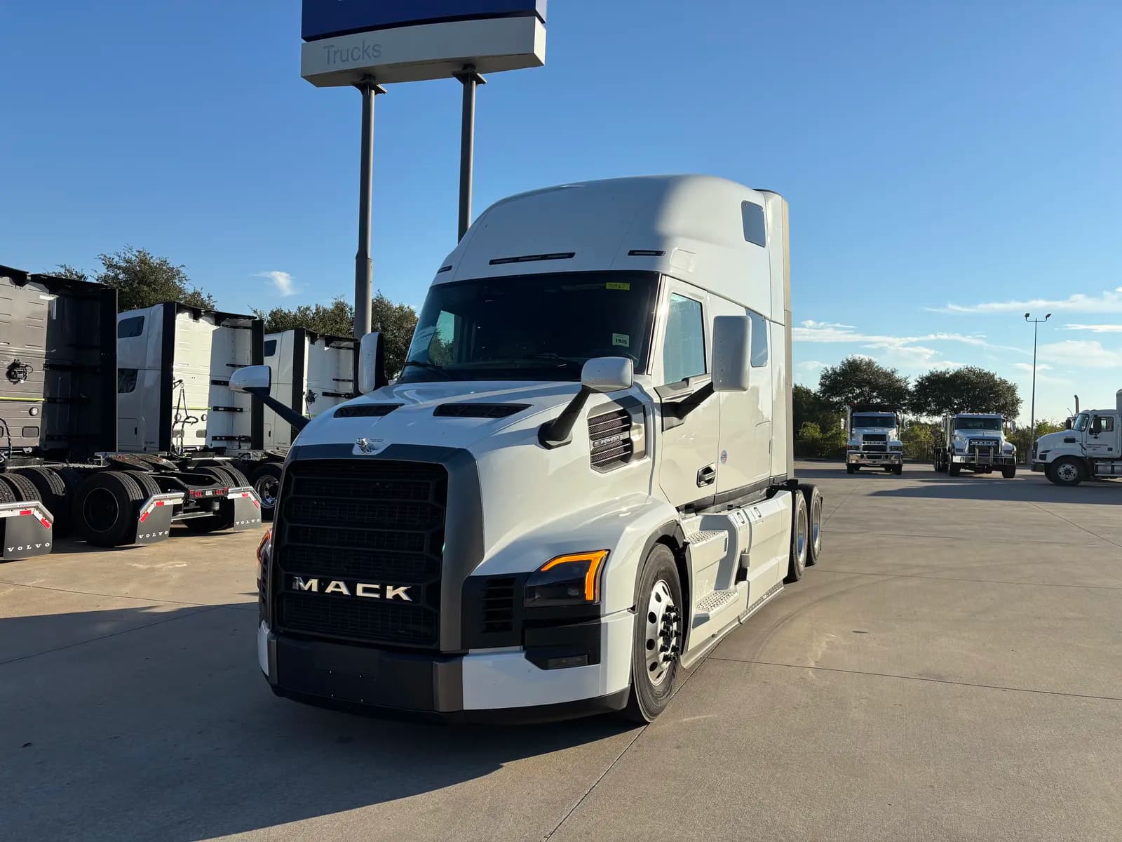 2026 Mack PR64T76H - Sleeper