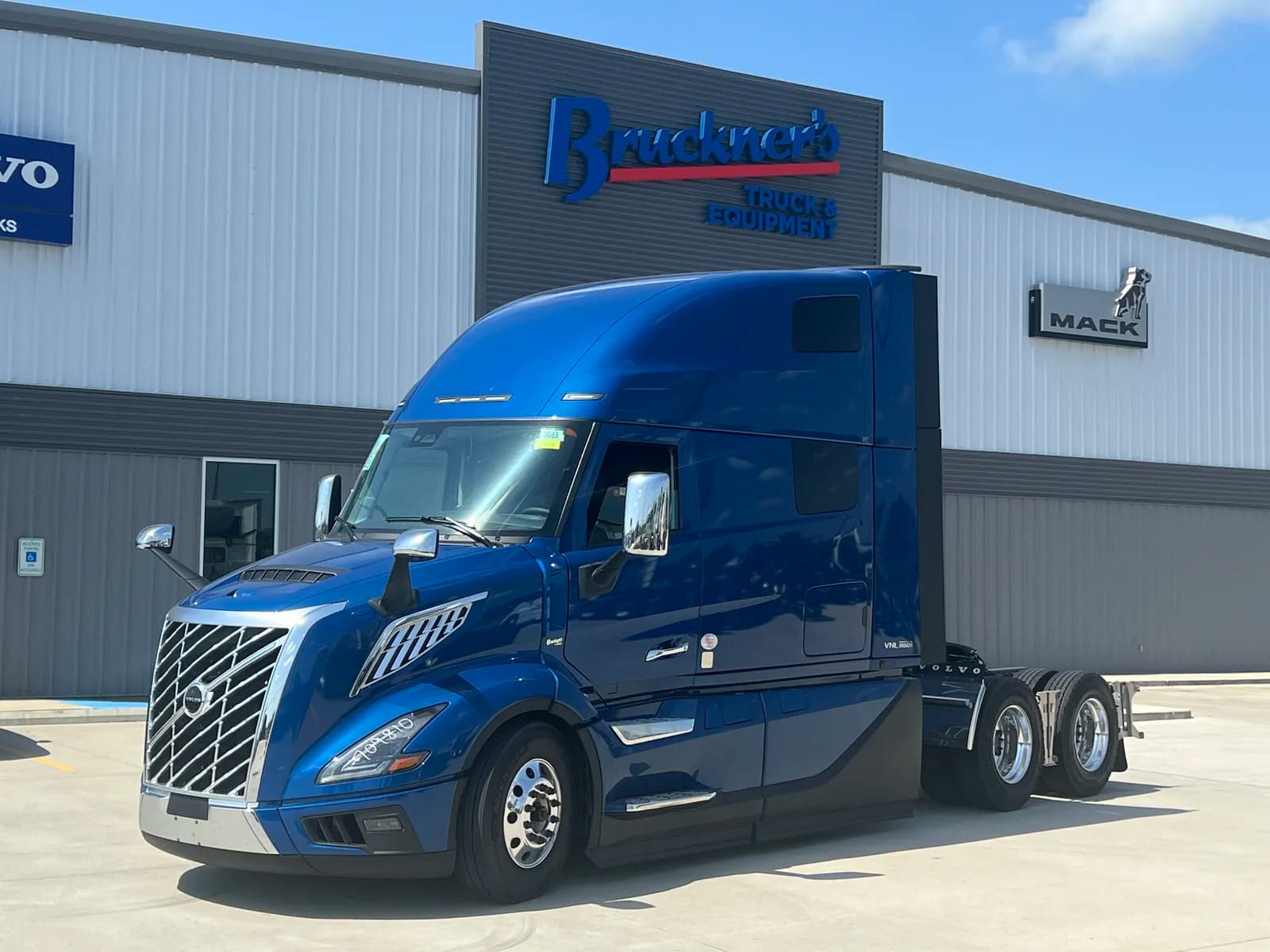 2026 Volvo VNL64T860 - Sleeper