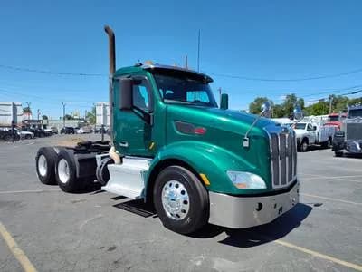 2017 Peterbilt 579 Day Cab Truck