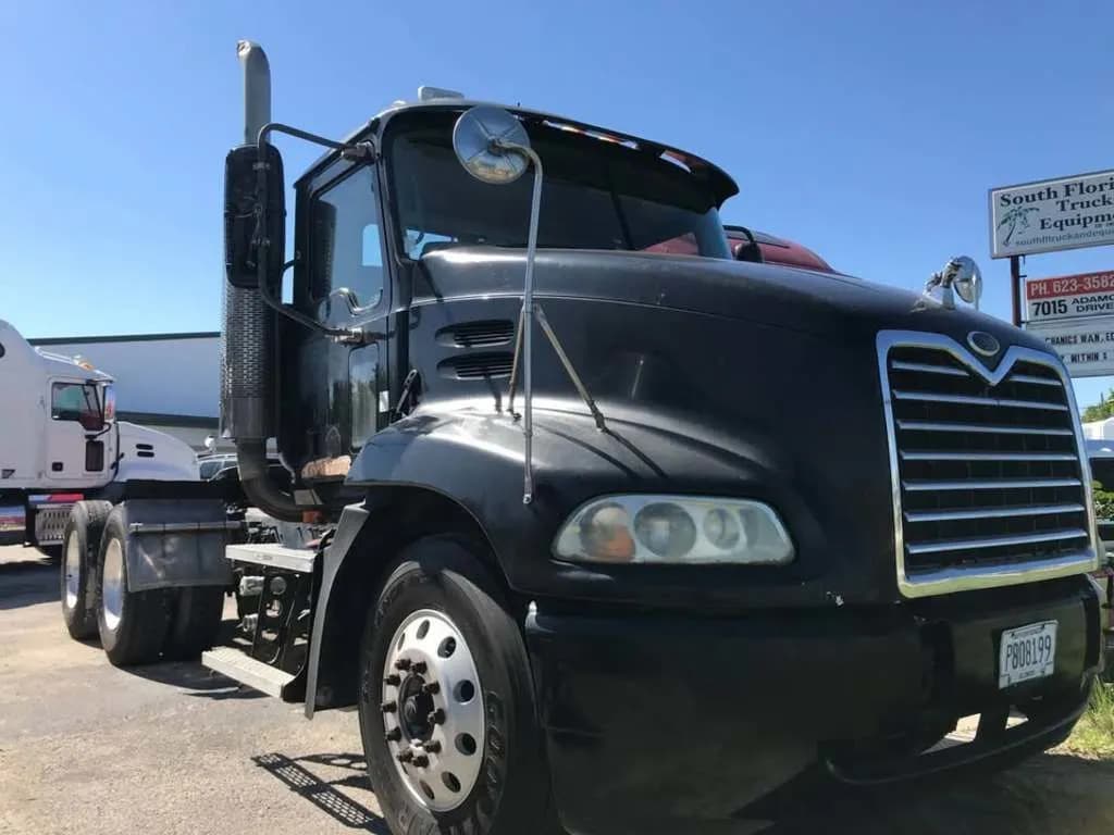 2003 Mack Trucks CX613